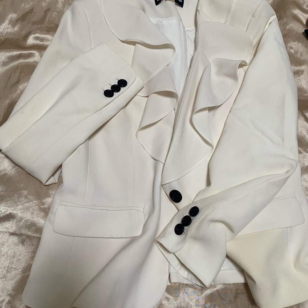 Chic White Women's Blazer